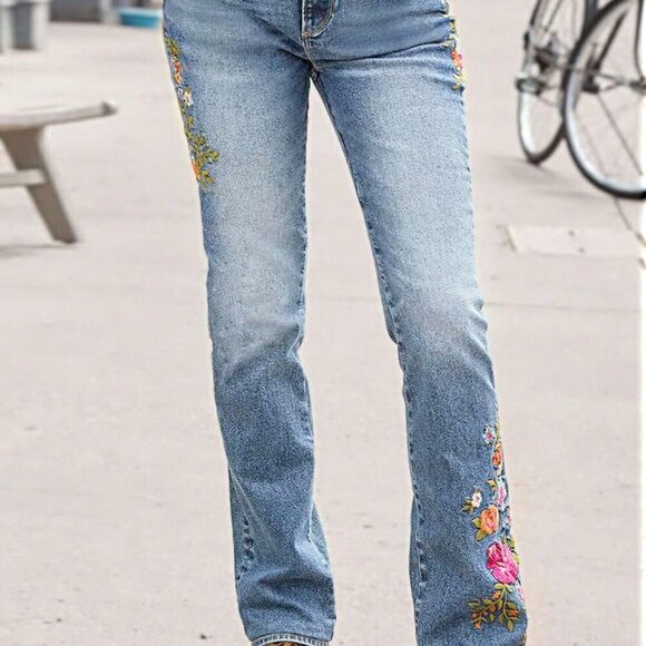 Blue Casual Women's Washed Floral Embroidered Pocket Denim Jeans - Picture 5 of 5